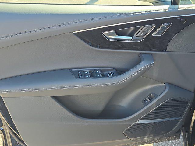 new 2025 Audi Q7 car, priced at $90,155