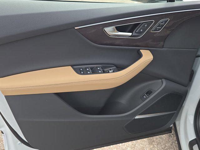 new 2025 Audi Q7 car, priced at $77,097