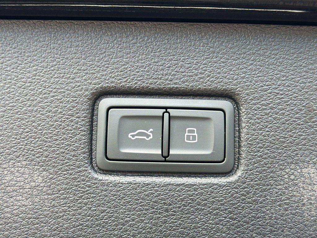 used 2023 Audi Q7 car, priced at $38,080