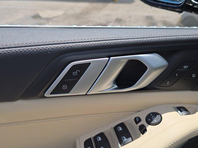 2022 Manhattan Green Metallic BMW X5