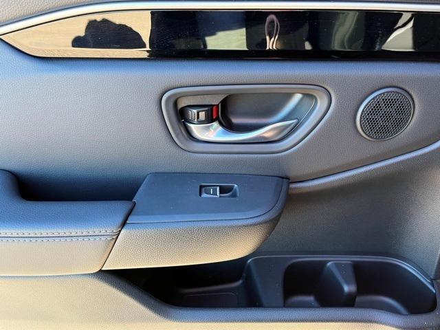 used 2025 Honda Pilot car, priced at $36,997