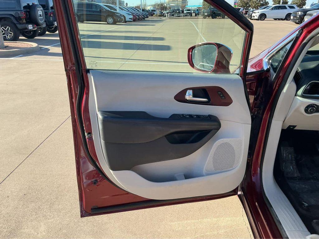 used 2019 Chrysler Pacifica car, priced at $19,425