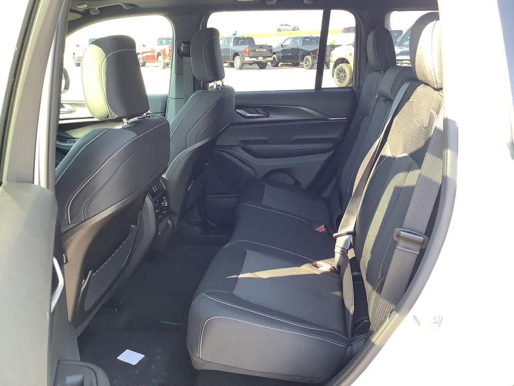 new 2025 Jeep Grand Cherokee car, priced at $33,249