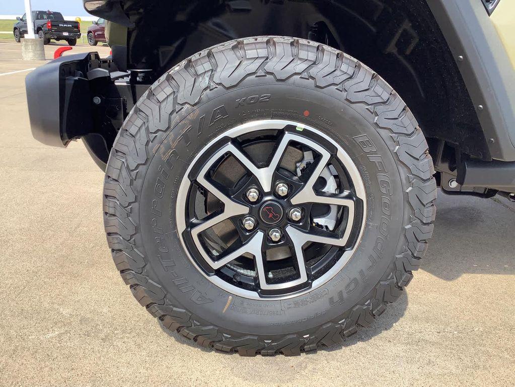 new 2025 Jeep Wrangler car, priced at $45,627