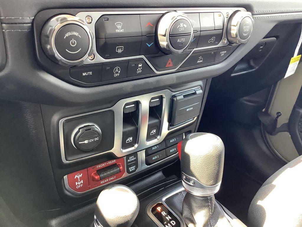 new 2025 Jeep Wrangler car, priced at $45,627