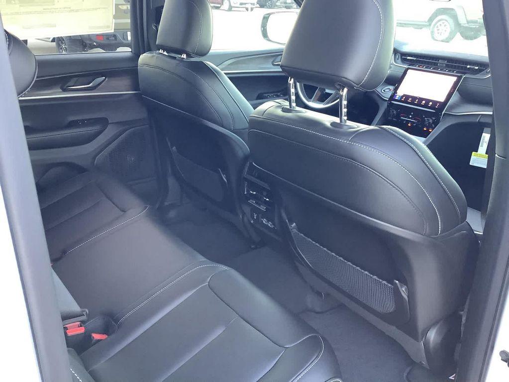 new 2025 Jeep Grand Cherokee car, priced at $41,650