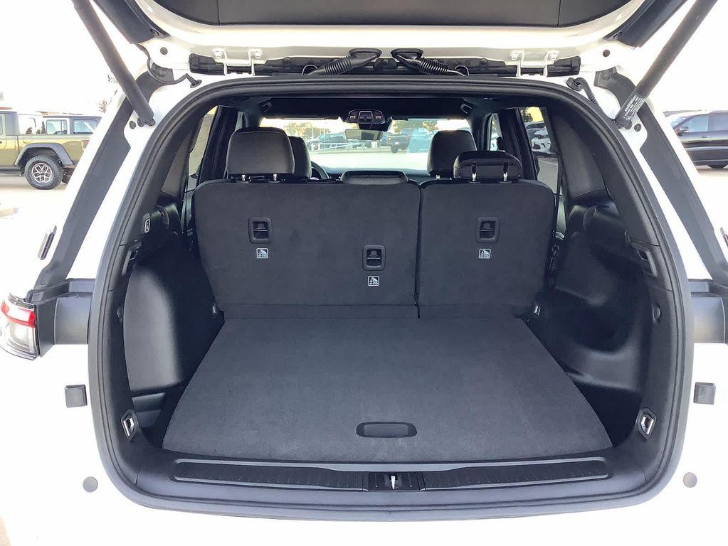 new 2025 Jeep Grand Cherokee car, priced at $41,650