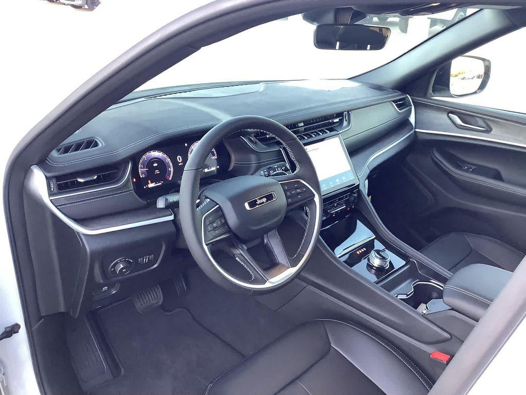 new 2025 Jeep Grand Cherokee car, priced at $41,650