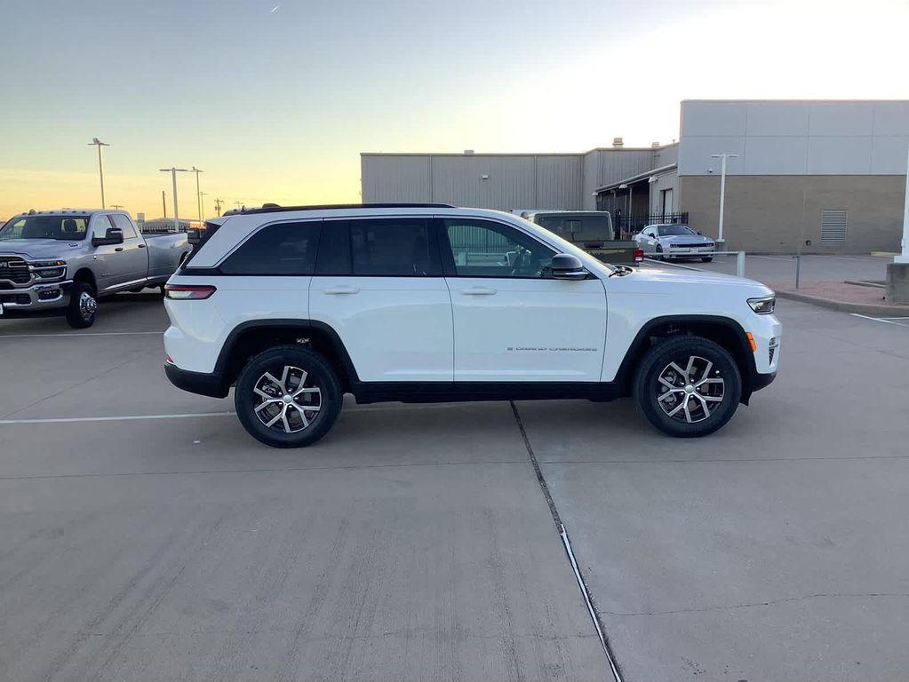 new 2025 Jeep Grand Cherokee car, priced at $41,650