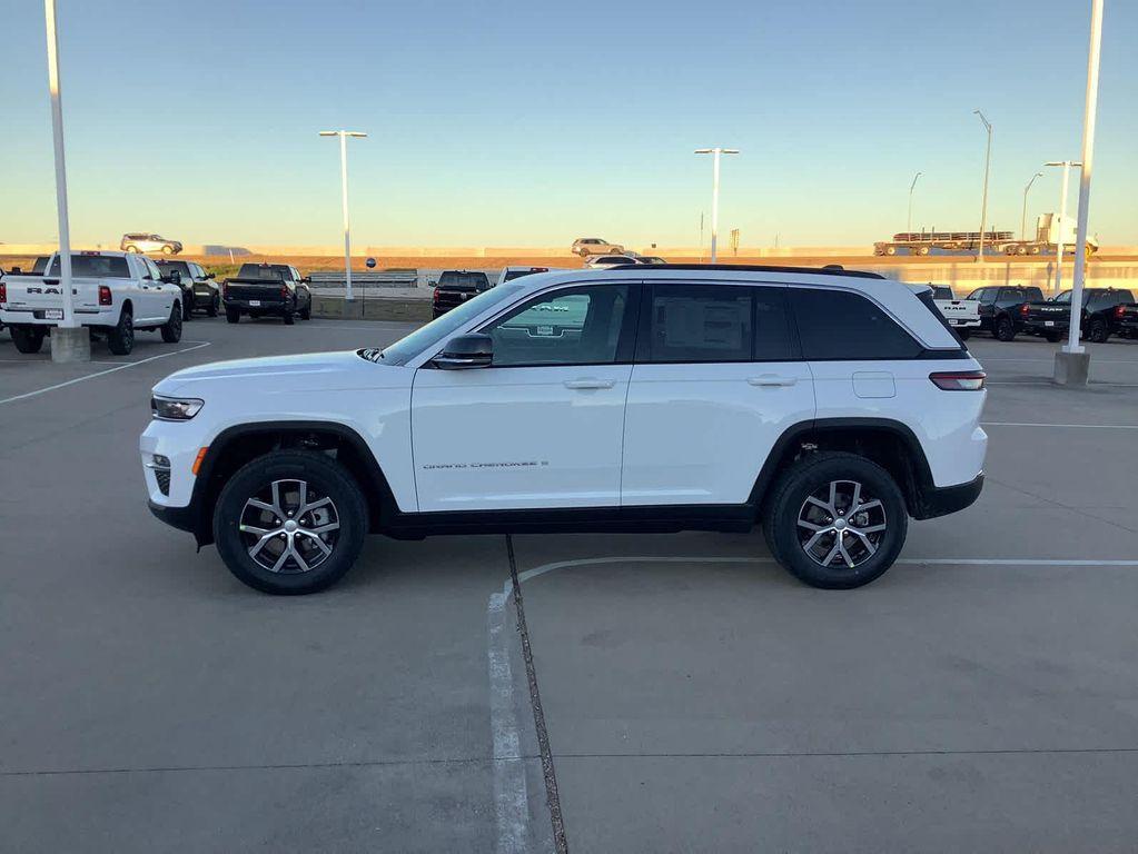 new 2025 Jeep Grand Cherokee car, priced at $41,650