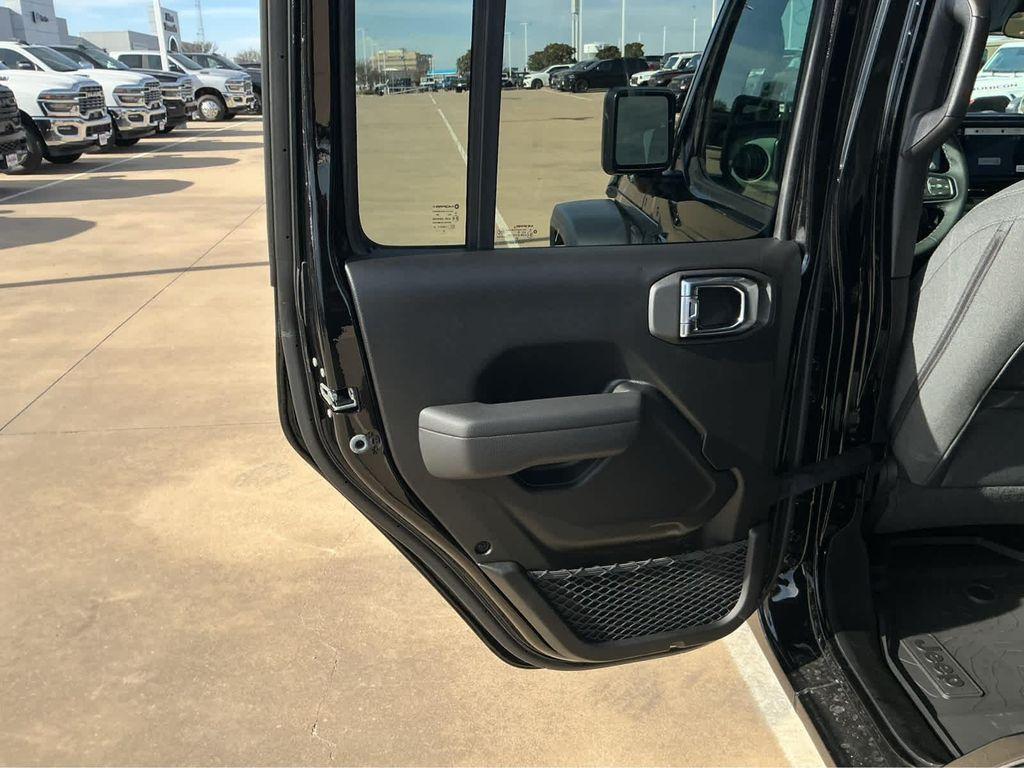 new 2026 Jeep Wrangler car, priced at $47,385