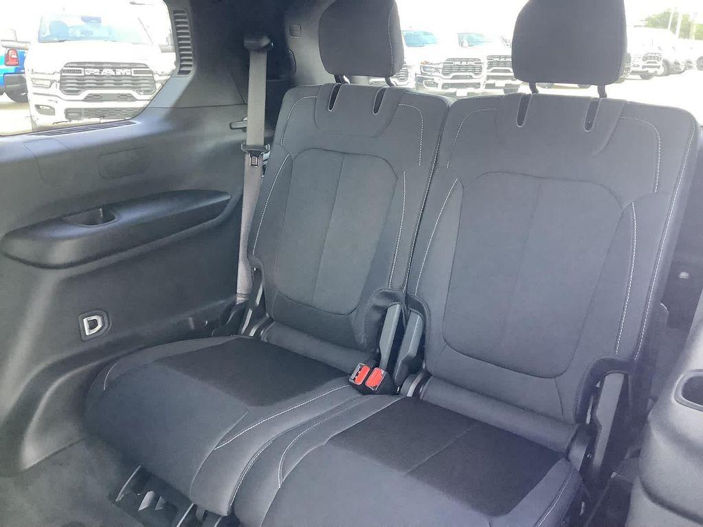 new 2025 Jeep Grand Cherokee L car, priced at $33,805