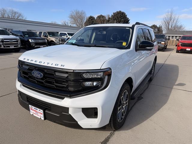 used 2025 Ford Expedition car, priced at $61,490