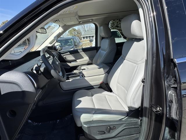 used 2025 Ford Expedition car, priced at $59,990