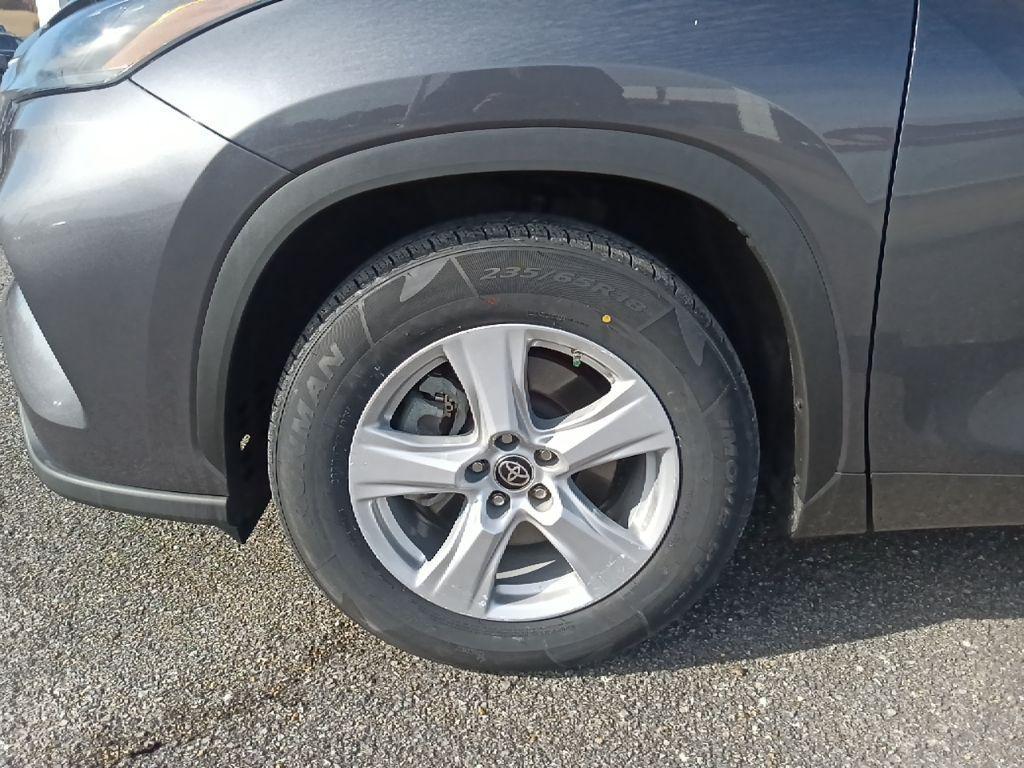 used 2023 Toyota Highlander car, priced at $30,782