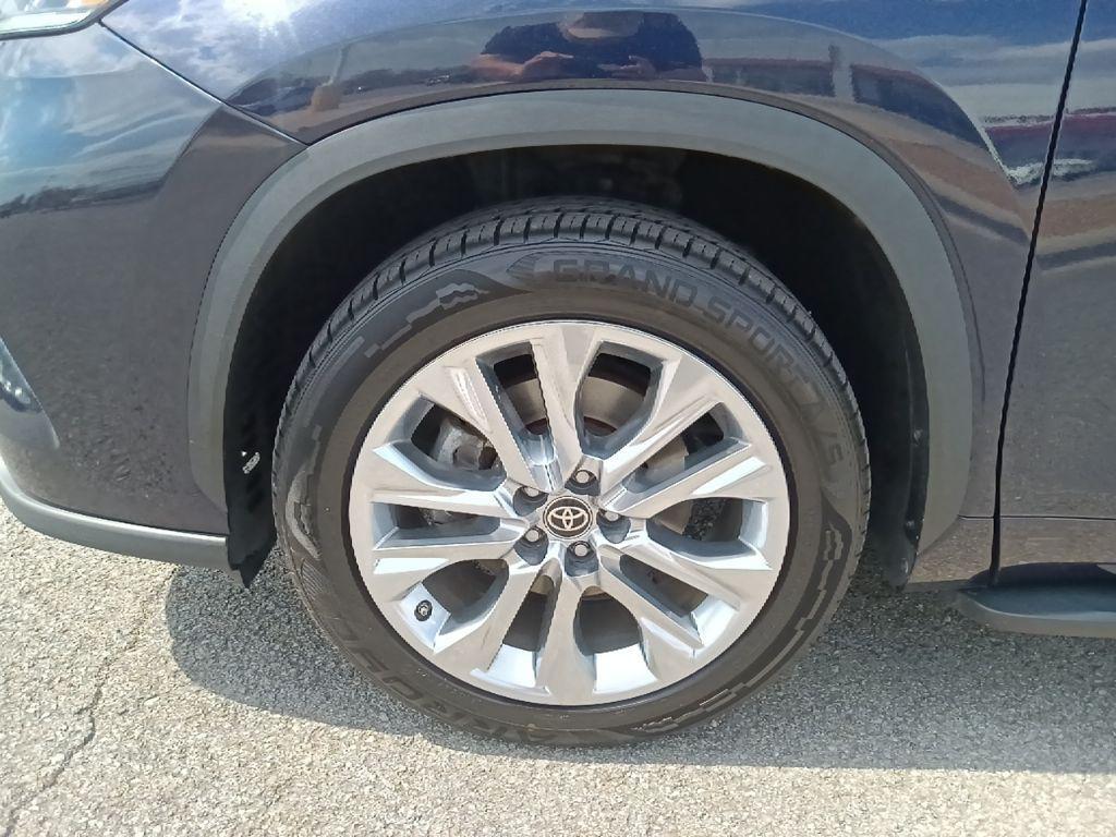 used 2023 Toyota Highlander car, priced at $38,902