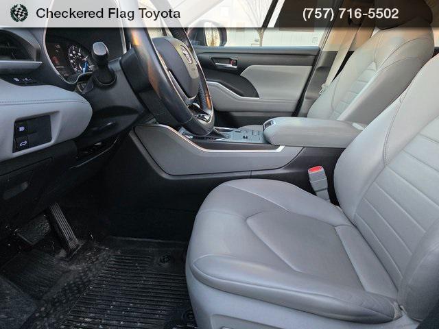 used 2021 Toyota Highlander Hybrid car, priced at $32,940