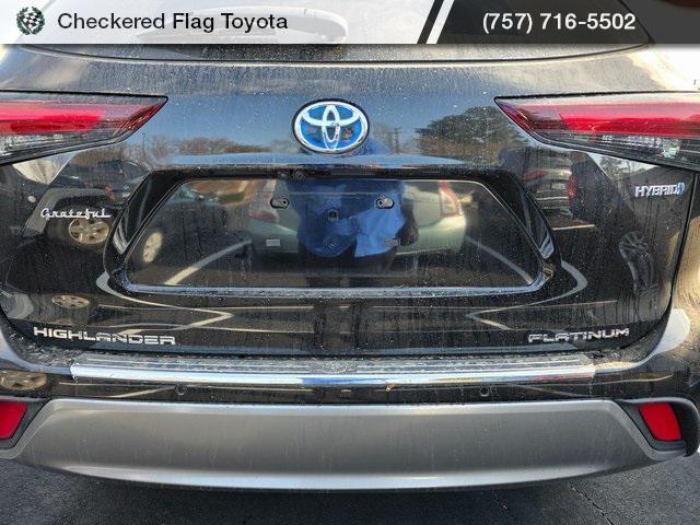 used 2024 Toyota Highlander Hybrid car, priced at $52,490