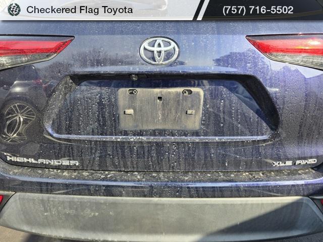 used 2022 Toyota Highlander car, priced at $33,212