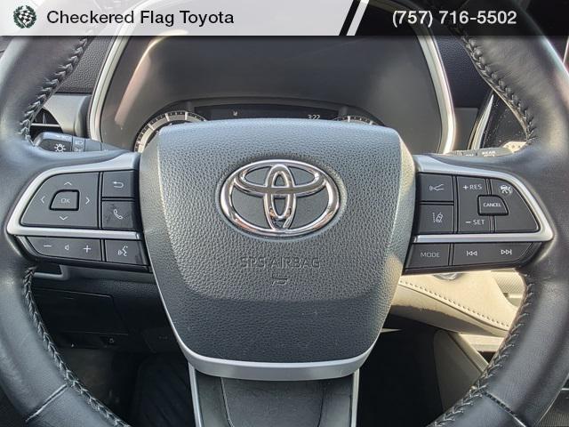 used 2022 Toyota Highlander car, priced at $33,212