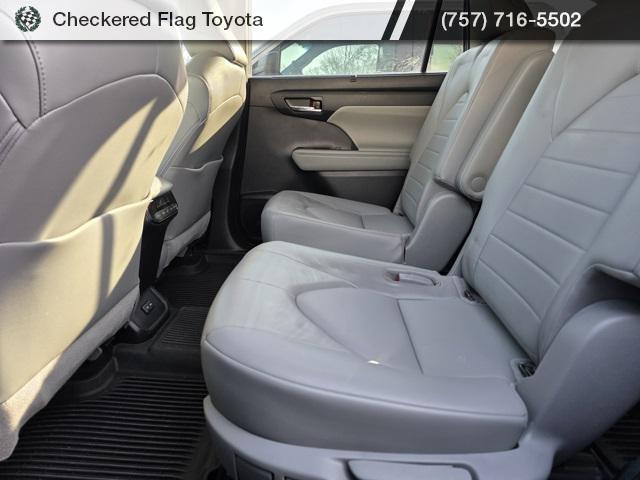 used 2022 Toyota Highlander car, priced at $33,212