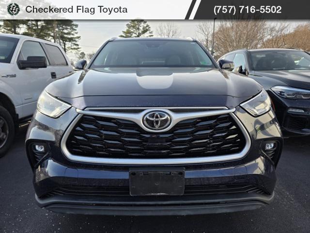 used 2022 Toyota Highlander car, priced at $33,212