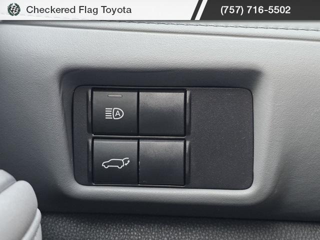 used 2022 Toyota Highlander car, priced at $33,212