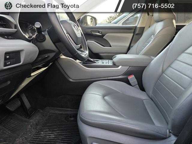 used 2022 Toyota Highlander car, priced at $33,212