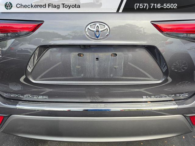 used 2022 Toyota Highlander car, priced at $39,370