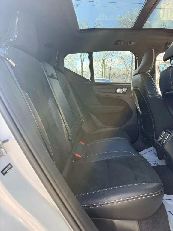 used 2020 Volvo XC40 car, priced at $13,499
