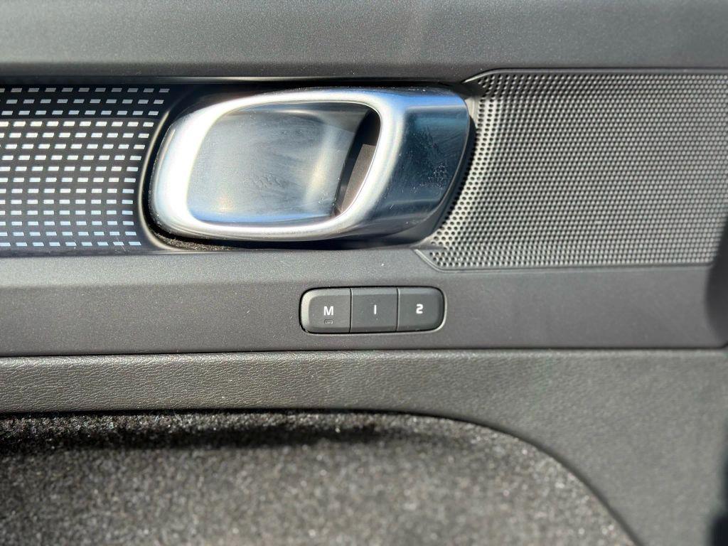 used 2020 Volvo XC40 car, priced at $13,499