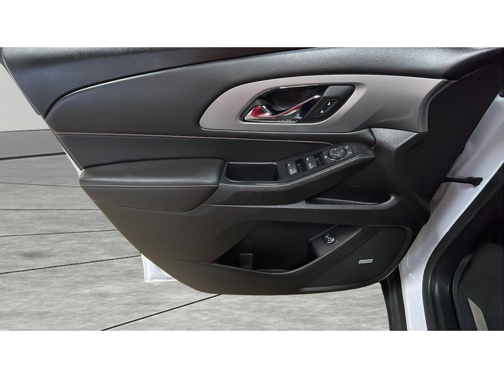 used 2021 Chevrolet Traverse car, priced at $27,421