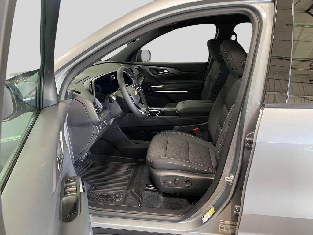 new 2026 Chevrolet Traverse car, priced at $42,320