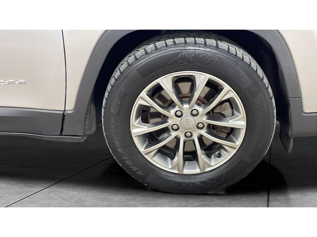 used 2020 Jeep Cherokee car, priced at $12,371