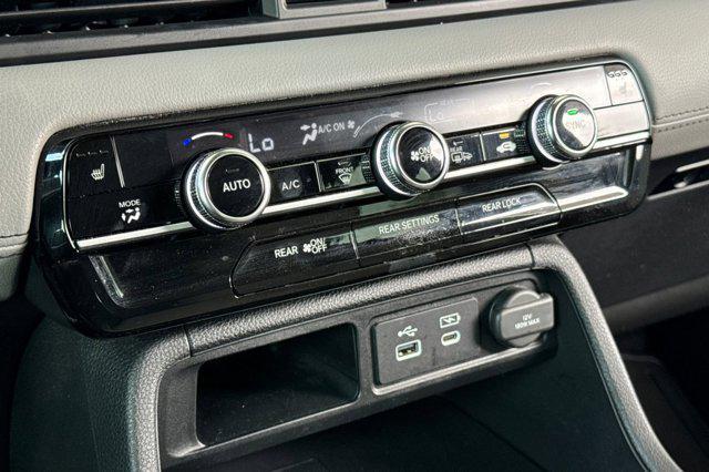 used 2025 Honda Pilot car, priced at $42,083