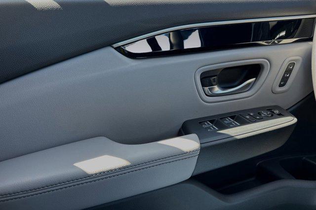 new 2025 Honda Pilot car, priced at $54,180