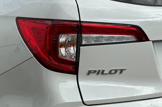 used 2022 Honda Pilot car, priced at $27,998