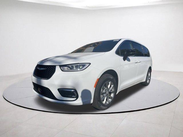 new 2026 Chrysler Pacifica car, priced at $44,426