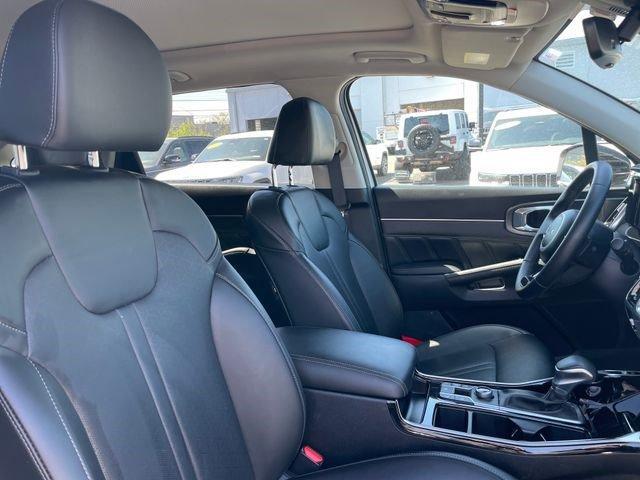 used 2023 Kia Sorento car, priced at $31,721