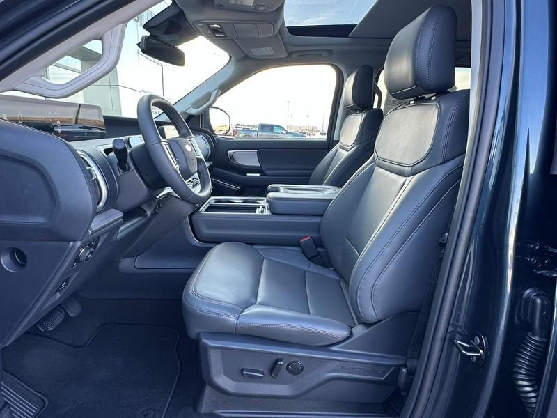 new 2025 Ford Expedition car, priced at $70,594