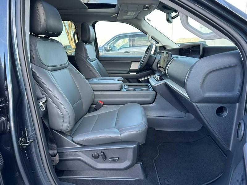 new 2025 Ford Expedition car, priced at $70,594