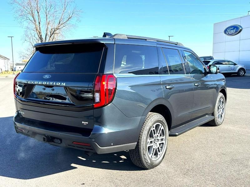 new 2025 Ford Expedition car, priced at $70,594