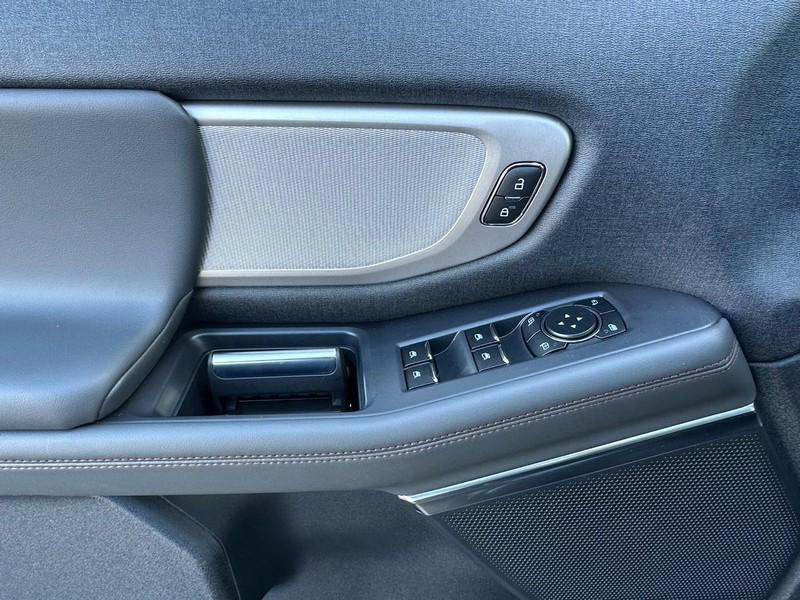 new 2025 Ford Expedition car, priced at $70,594