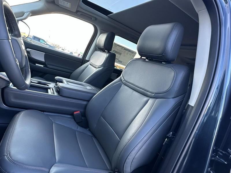 new 2025 Ford Expedition car, priced at $70,594