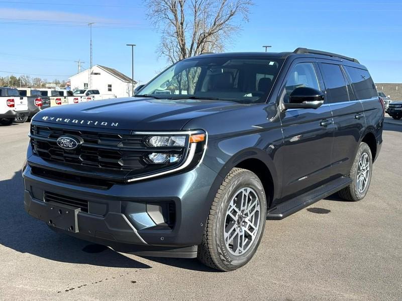 new 2025 Ford Expedition car, priced at $70,594