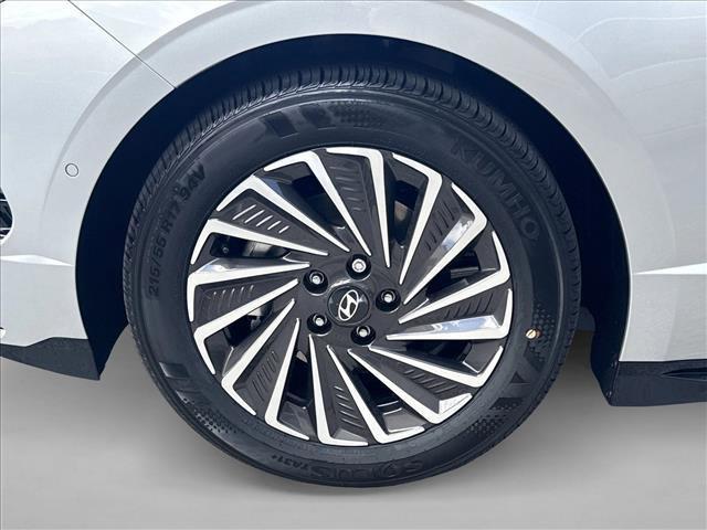 used 2025 Hyundai Sonata Hybrid car, priced at $31,791