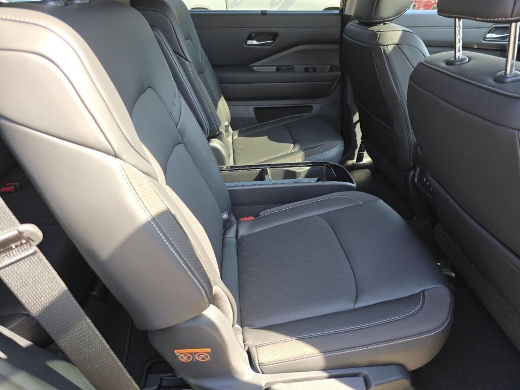 new 2026 Nissan Pathfinder car, priced at $45,698