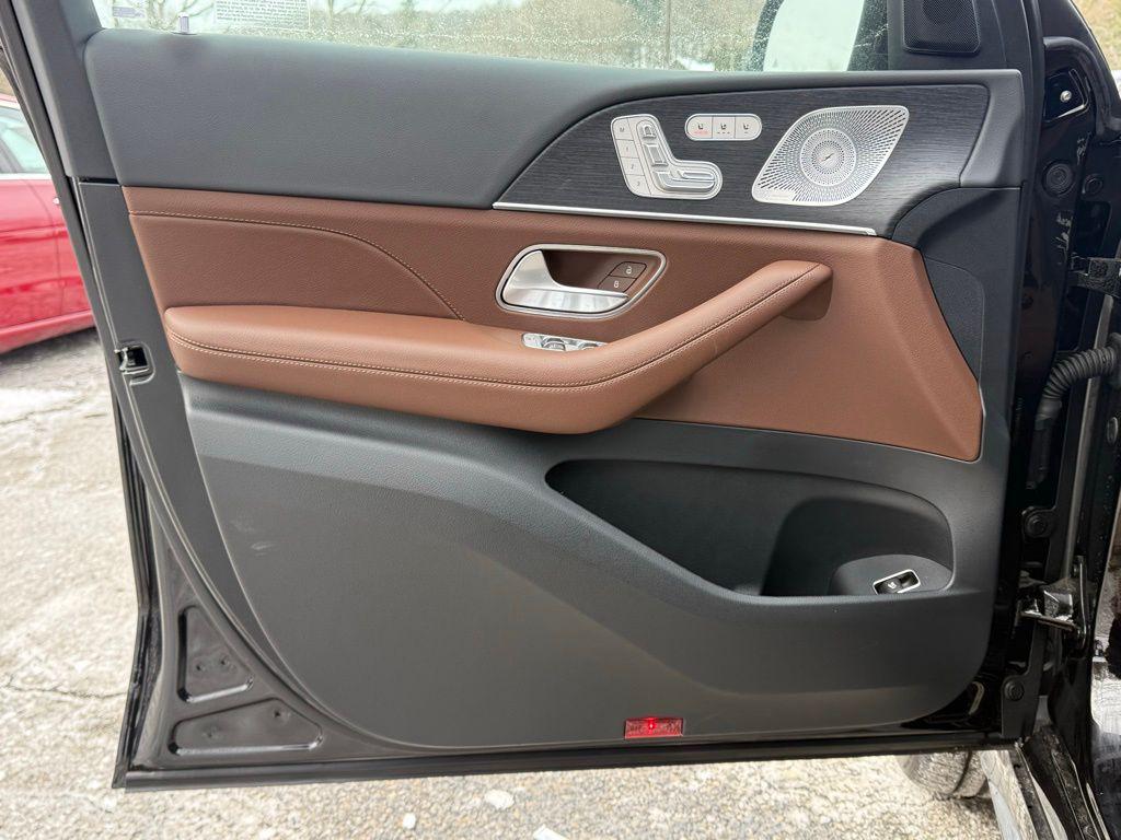 new 2025 Mercedes-Benz GLS 450 car, priced at $99,310
