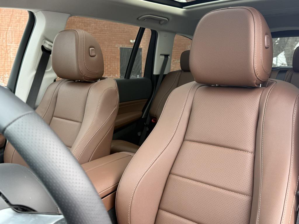 new 2025 Mercedes-Benz GLS 450 car, priced at $99,310
