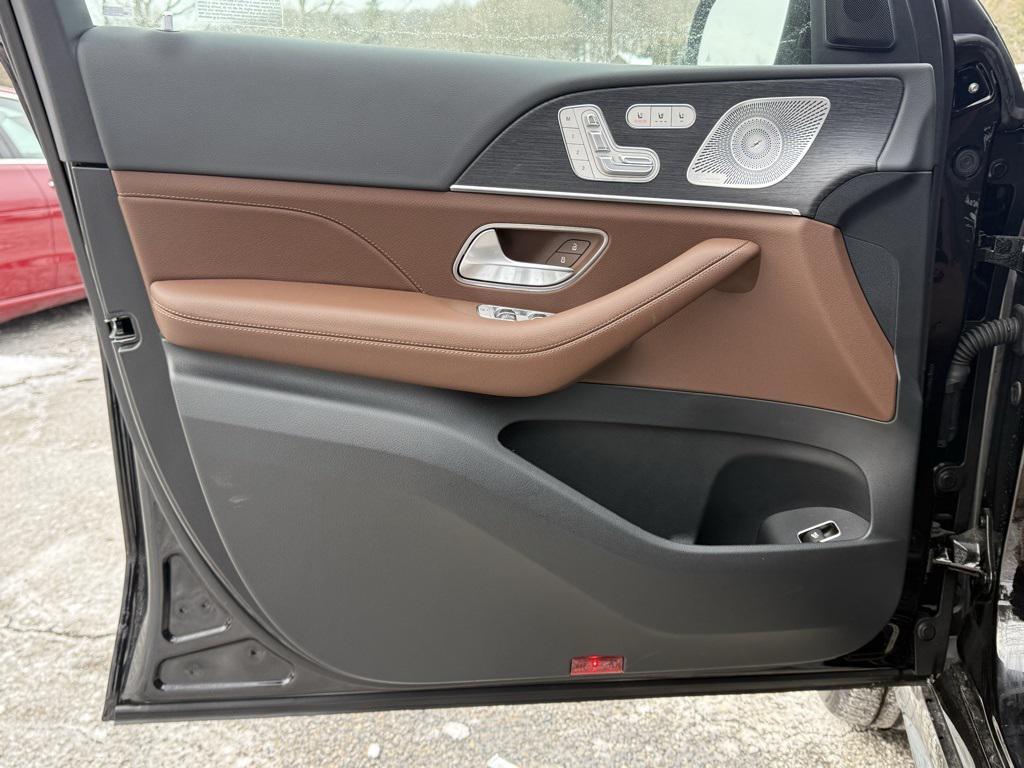 new 2025 Mercedes-Benz GLS 450 car, priced at $99,310